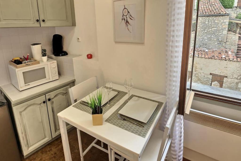Appartement Studio vue sur la roche, au calme Moustiers #1 Extérieur photo